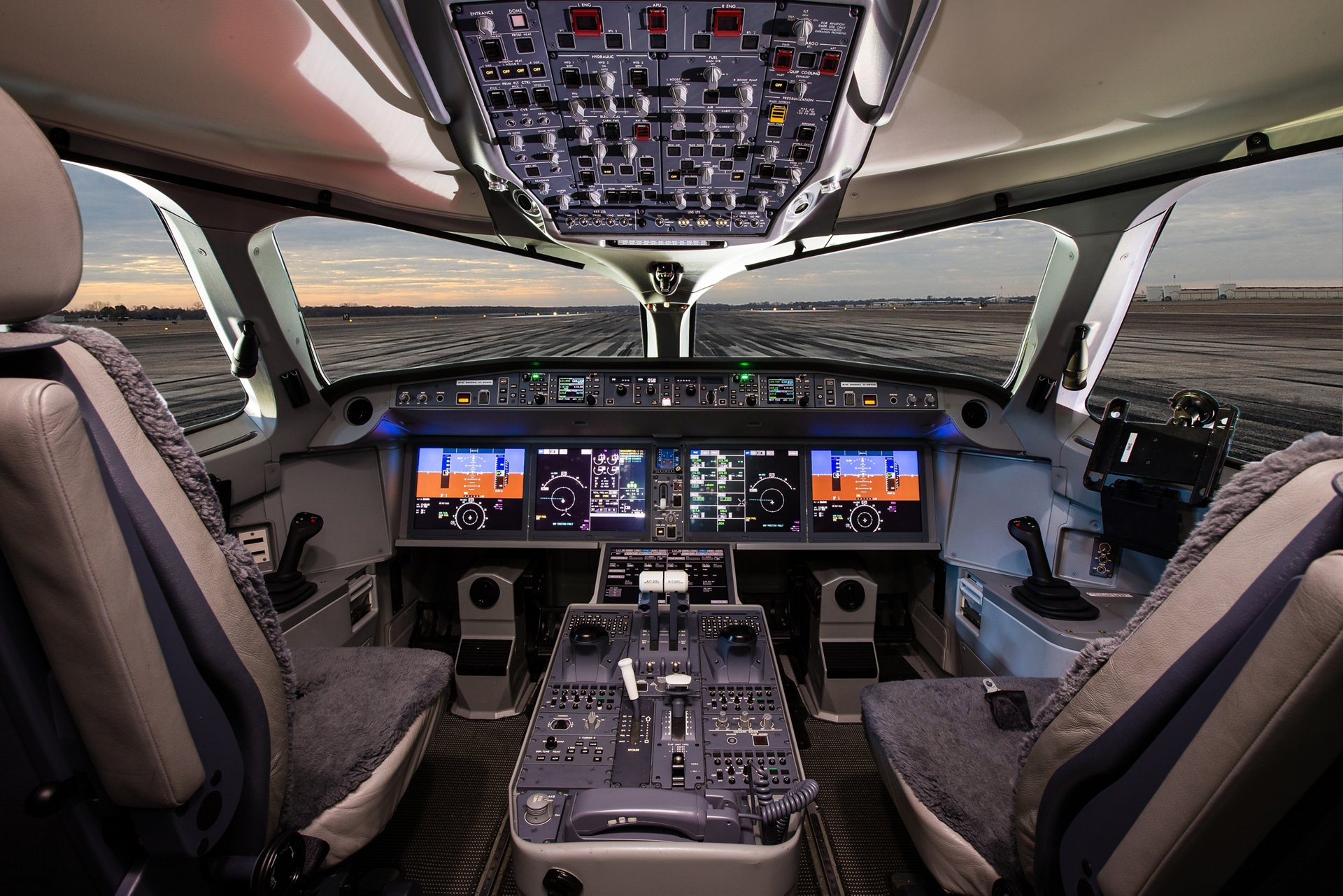 airbus-a220-300-cockpit